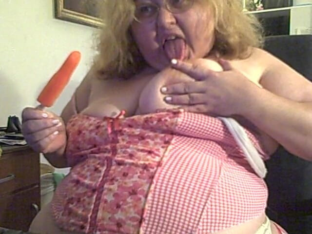 BBW nurse Vicki adventures with friends: C'est un cam show que j'ai filmé où je suis...