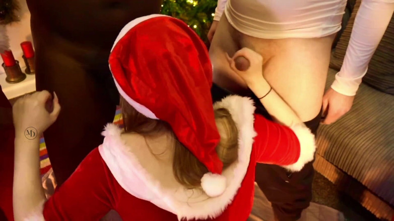 Mr_MobyDick: Eliza_smoke Xmas Bukkake
