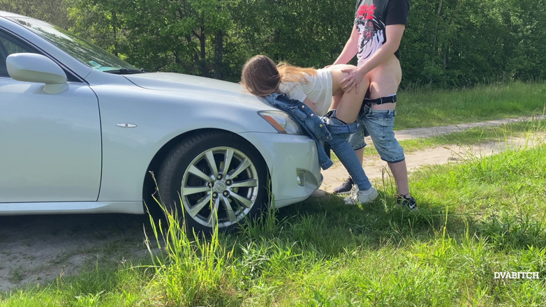 Dvabitch: Amateur teen got fucked outdoors