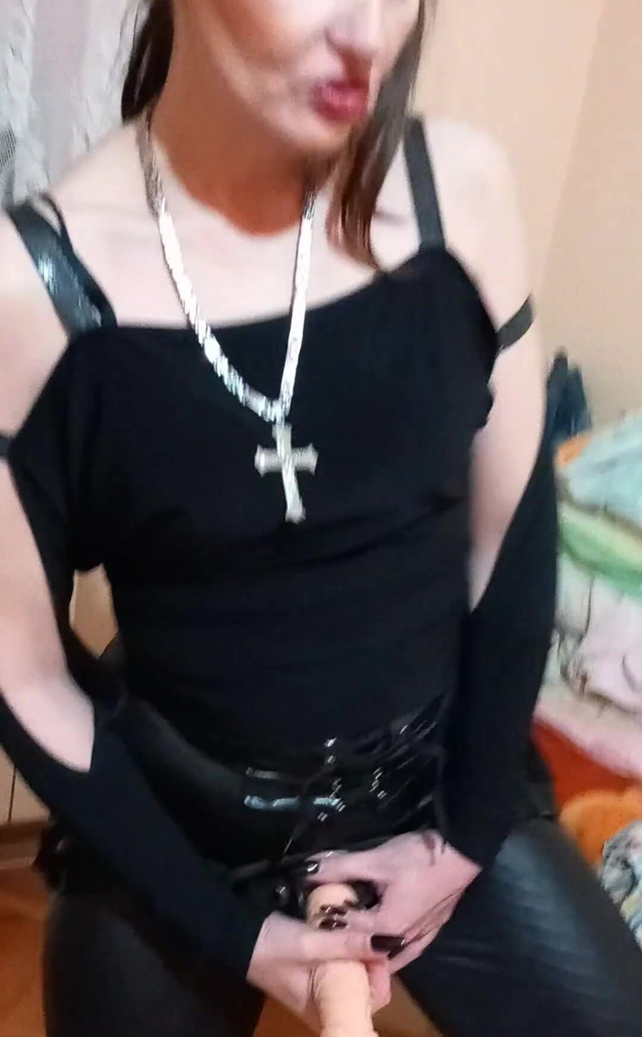 Dominatrix Redsonyja: Apabila Qween membuat tengok seni dan katakan adakah awak nampak...