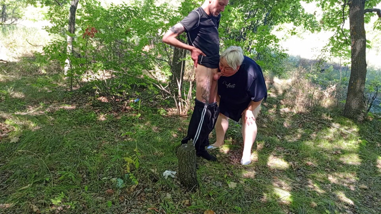 Zona901: La vicina fa un pompino pubblico nel parco