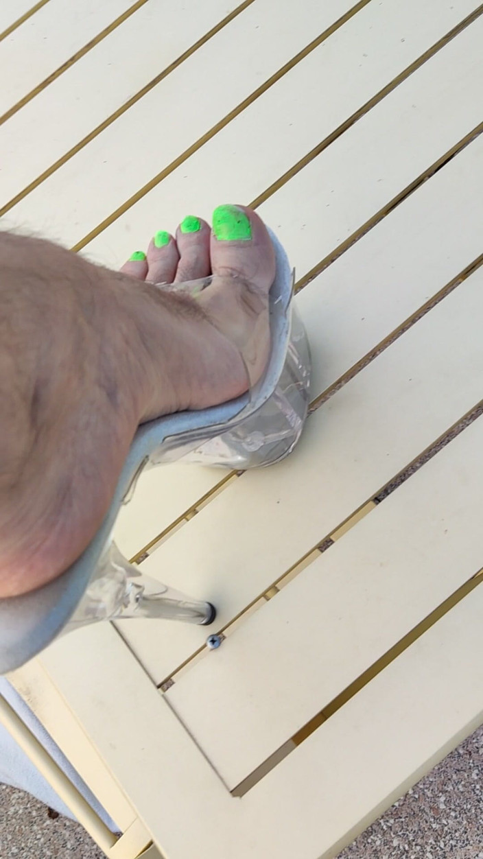 Mutsakin: Stöckelschuhe