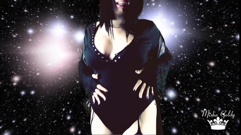Goddess Misha Goldy: Demon yang hidup dalam fikiran awak