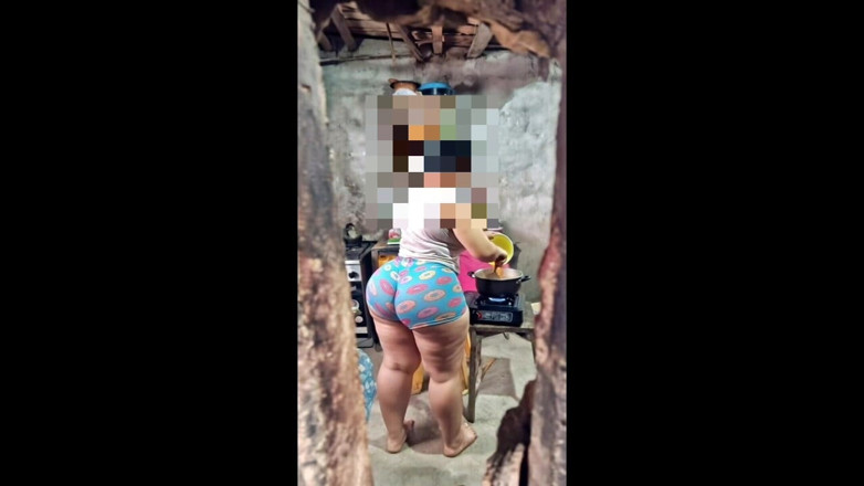 Xprohibidox1: Sousedka s velkým zadkem vyrytá její donut kraťasy
