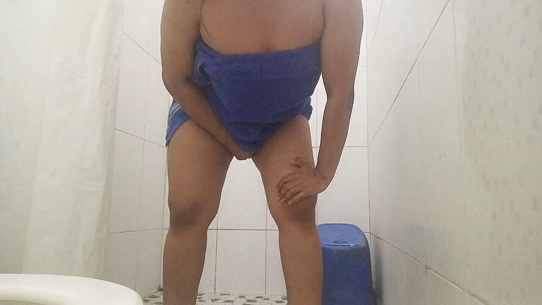 PATY PATY: Ibu tiri panas membuatkannya mahu melancap di bilik air selepas...