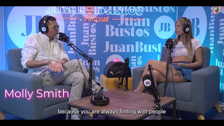 JuanBustos: ¡Mejor que sus juguetes! Mollysmith eyacula por toda la máquina...