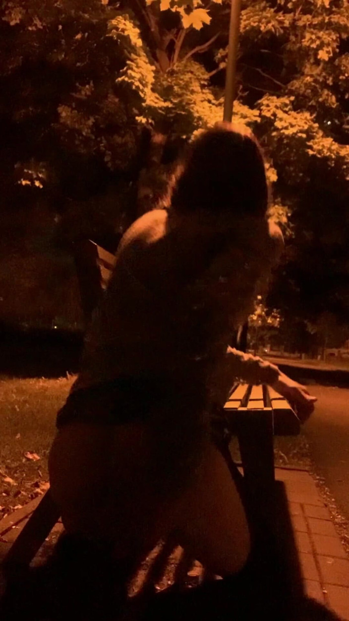 Zhenya Sissy: Puta se folla contra una farola