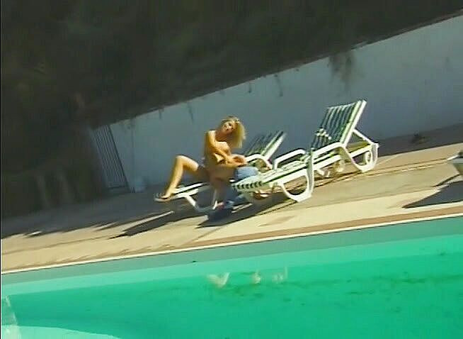 Lesbo Tube: Amazing blondes and one vibrator