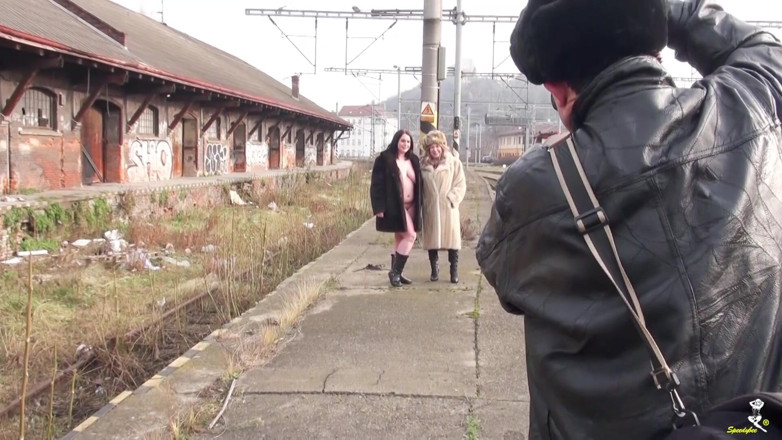 Dirty Doctors Clips: Фотосесія залізничного вокзалу