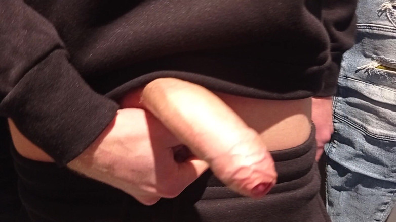 Dick Boys Studio: Kerel trekt zich af in de paskamer