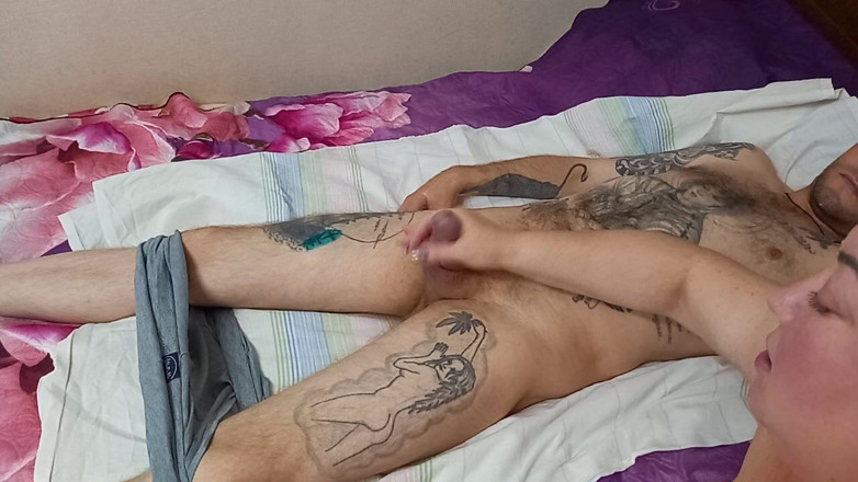 Zona901: Honí mi ptáka a dívá se na erupci spermatu