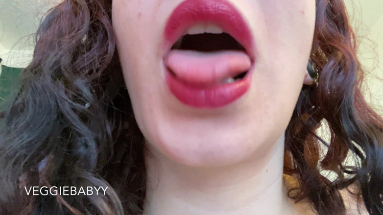 Veggiebabyy: 4k крупним планом, оральна фіксація льодяника