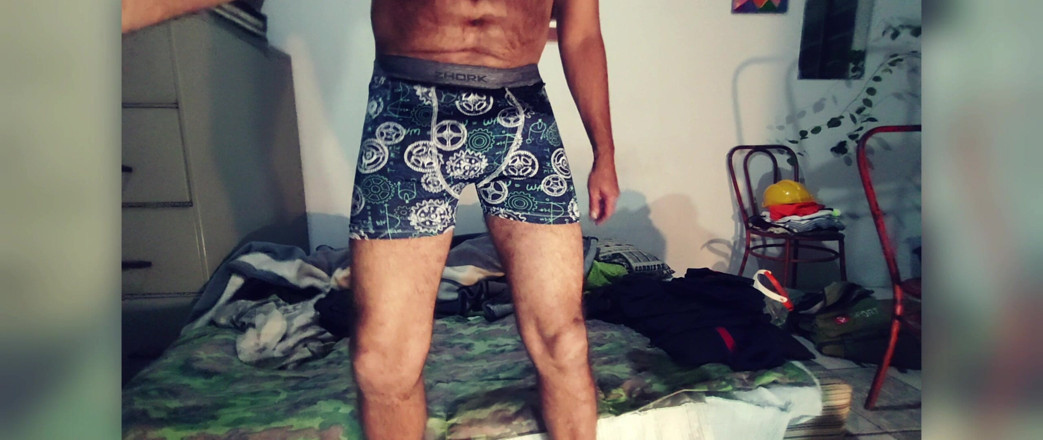 Stink HairyMale: agle vidiyo se sirph ek short kat