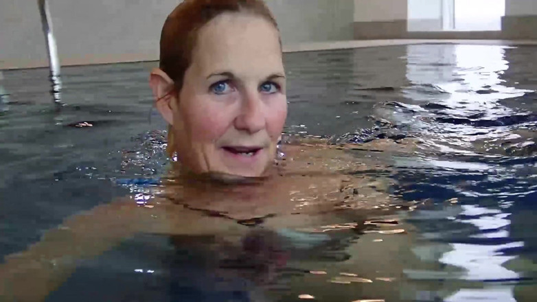 Dirty Doctors Clips - Solo Mature Playtime: Im pool