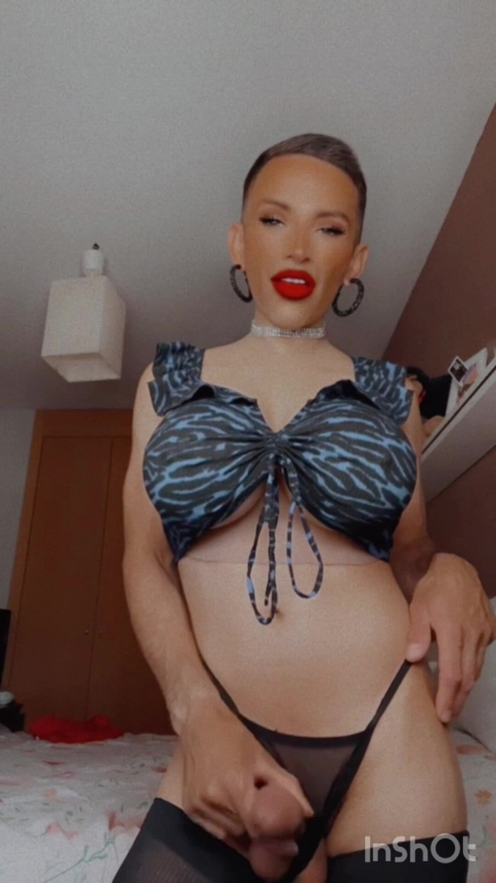 Sissy Slut Brianna: Ejaculează pe fața mea și spune-mi că ți-a fost dor de mine