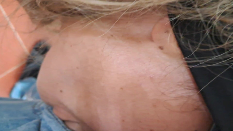 LauraOnHeels: MILF Blonde Blowjob Dengan Menelan Air Mani POV