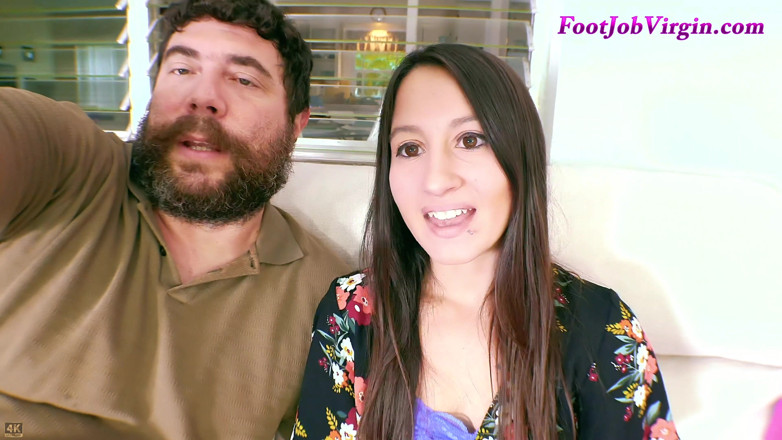 FootJobVirgin: 4명의 섹시한 크기 3피트 페티쉬 세션의 1부 Kylie Rose 발 숭배와 발바닥 클로즈업