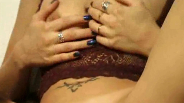 Hot Lesbian Babes: Девушка на сексе с девушкой в любительском видео