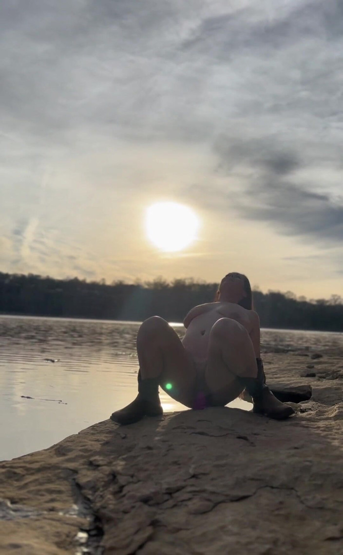 ItsMmmegan: Jadi, pergi ke danau ke hari untuk bermimpi tentang musim...