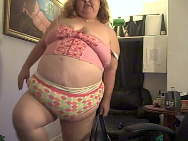 BBW nurse Vicki adventures with friends: C'est un cam show que j'ai filmé où je suis...