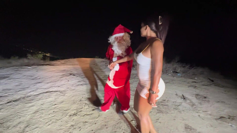 Big ass stepmom: Big Dick as a Christmas Gift for This Hot Latina