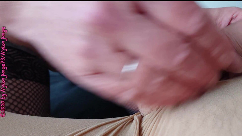 Nylonjunge: Lieve BI-penis bezoekt me 1