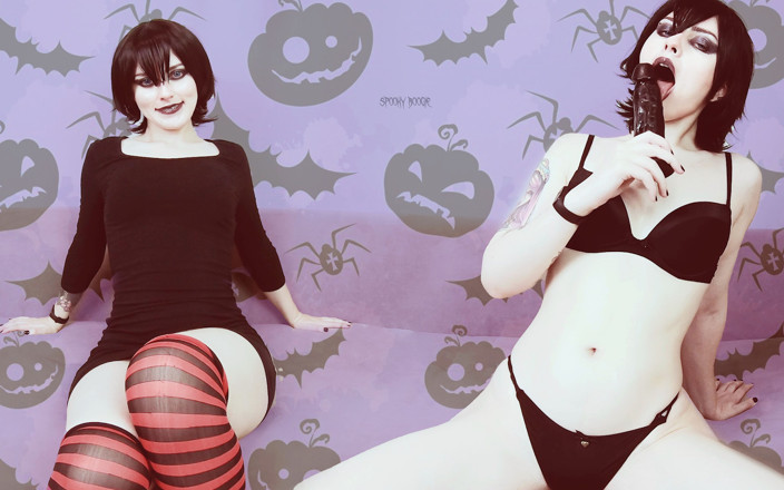 Spooky Boogie: Instrucțiuni de masturbare: Mavis Dracula te tachinează cu corpul ei...
