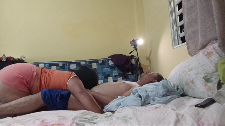 Stepmom_with_big_tits: Pyszny wielki kutas mój ojczym, który jest bardzo napalony.