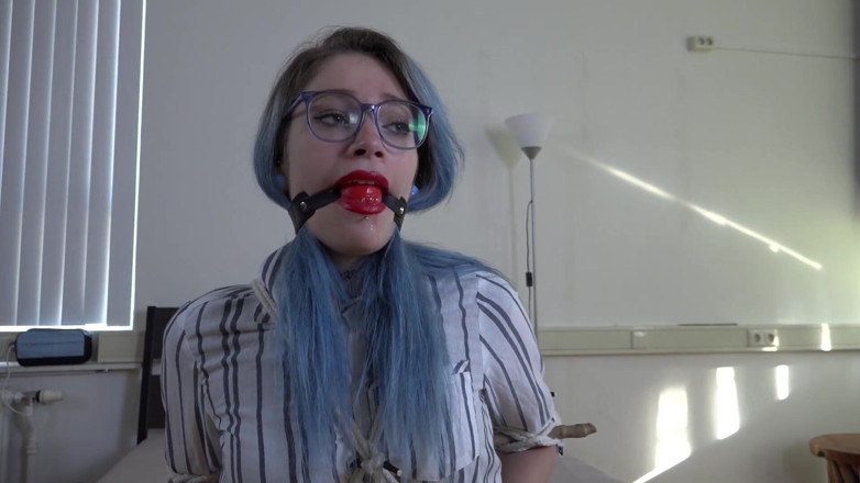 Restricting Ropes: Luna Grey - secretaresse mond gebald