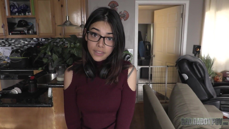 BadStepFamilyPov: Harmony Wonder, fille poilue, se fait défoncer par son beau-père