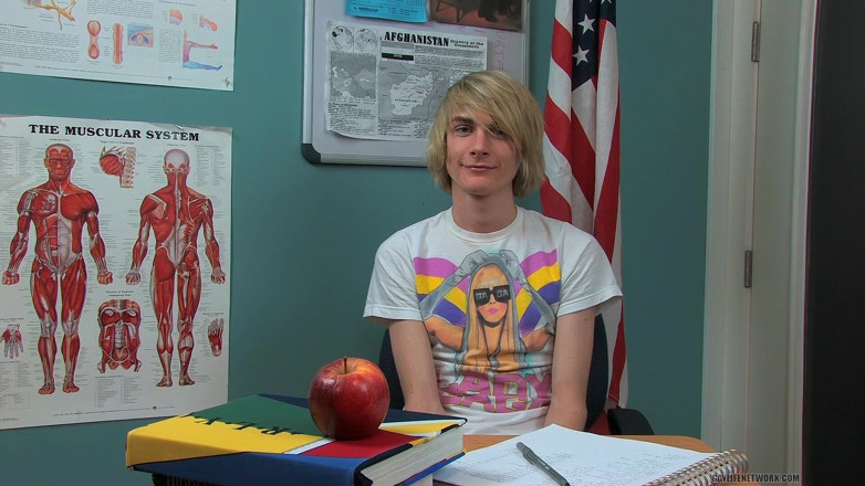Teach Twinks: Gay blonde Twink Preston Andrews memberikan temu bual