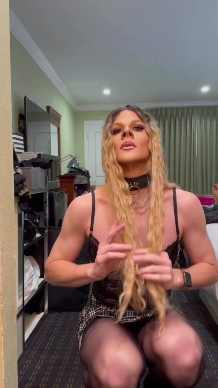 Nikki Snowbunny: , sissy