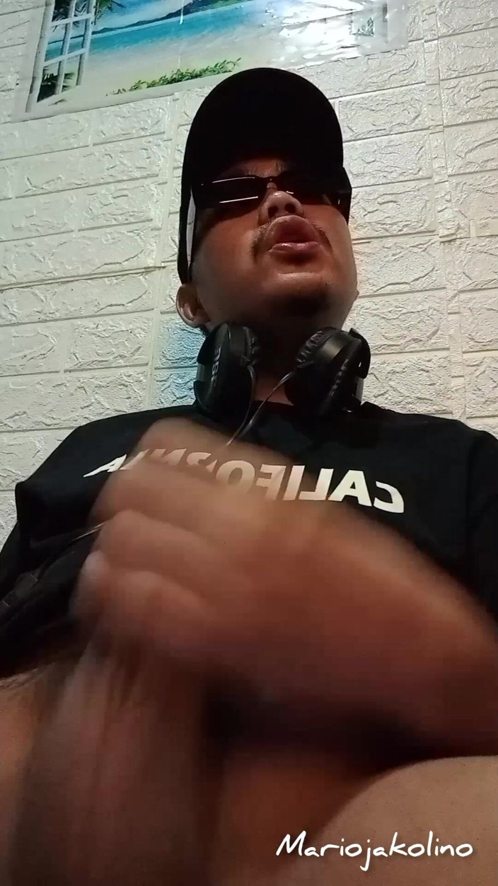 Mariojakolino: Діджей мастурбує