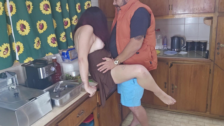 Sparowdox: Rapidito sexo en la cocina