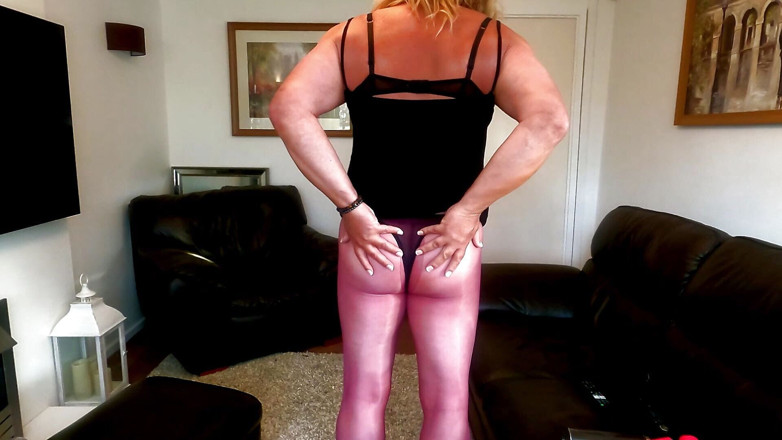 Kellycd2022: Amatör travesti kellycd2022 orta yaşlı seksi kadın mastürbasyonu