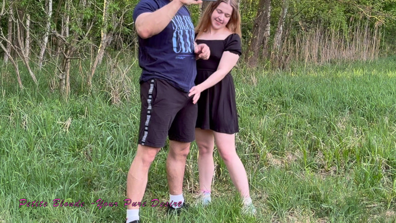 Petite blond your pure desire: Enteada dá ao padrasto uma punheta incrível e boquete no...