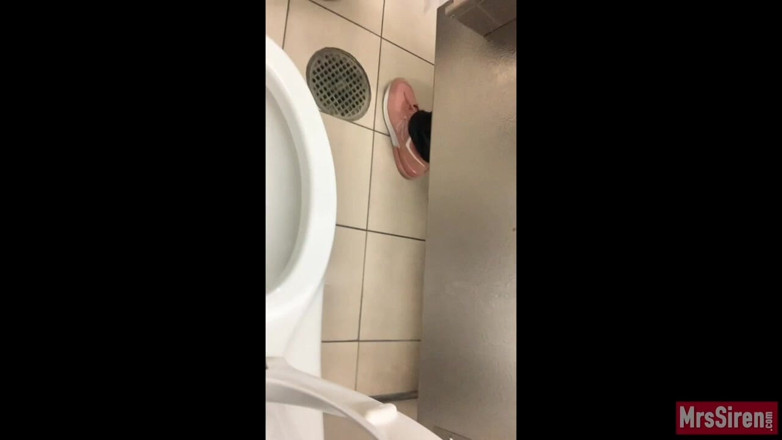 Siren XXX Studios: Follando en el baño y el probador.