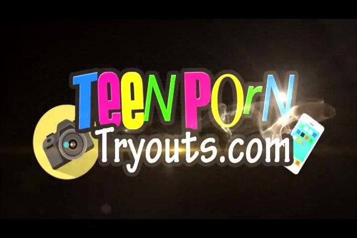 Teen Porn Tryouts: Lynn Lemay, sahte büyük memeli olgun bakış açısı emdikten sonra...