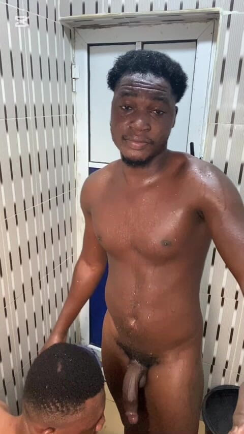 Dverse: Sudore e sesso da bagno