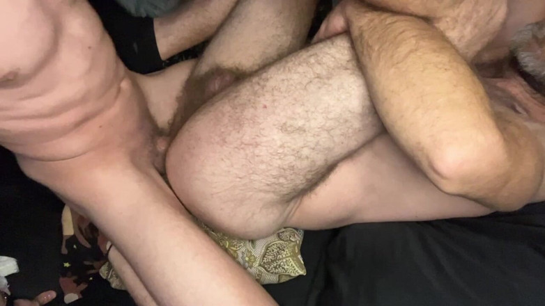 MaxHotty: En tajt hårig pappa