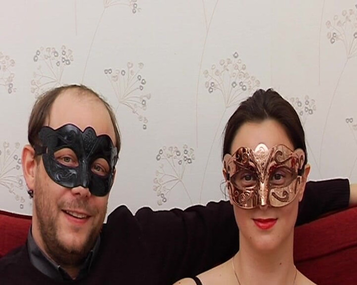 Filles Francaises: Maskerad fransk hora pinnar sin man innan en ansikts spermasprut