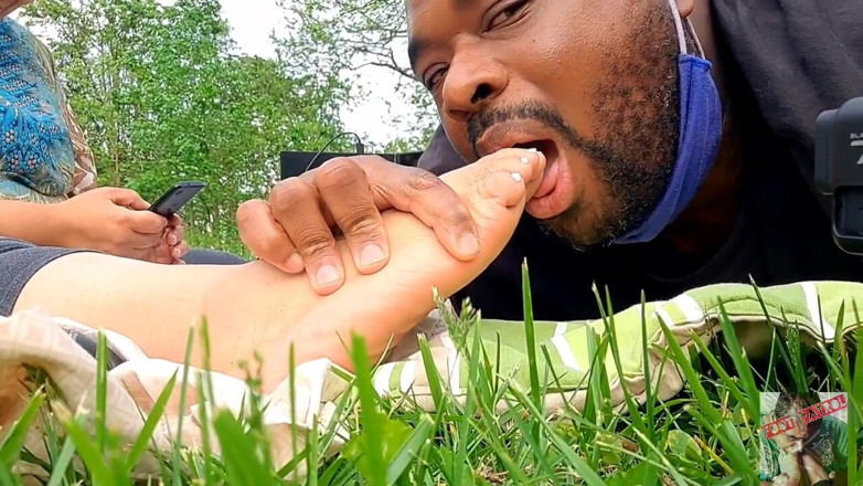 Foot Patrol: Dando sunny12s profissional massagista uma massagem tardia no pé e...