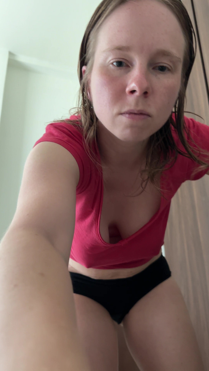 SweetLucy96: Гарна блондинка з великими грудьми