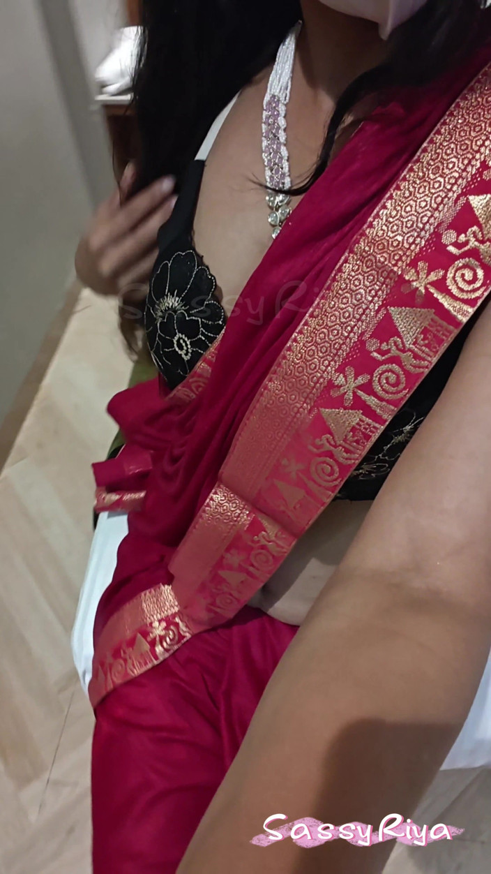 Sassy Riya: Sassy riya saare क्लोज अप Cleavage
