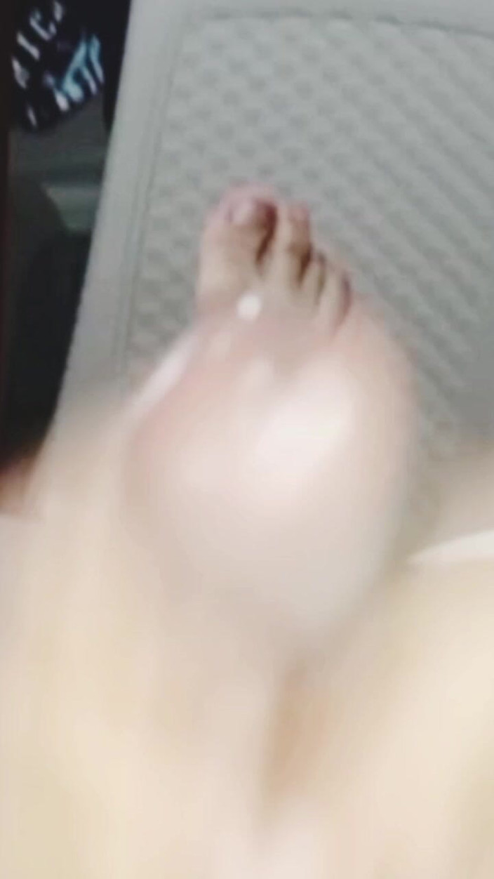 Skinnydanie21: 내 의붓여동생의 마른 여자가 작은 자지로 내 고환을 짓눌러요