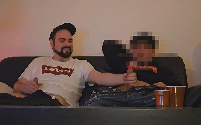 AntoGoesHunting: Hetero turecký kamarád poprvé sveden ke vzájemnému honění a kouření...