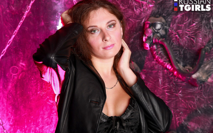 Russian Tgirls: Bruxa ruiva russa sem cortes
