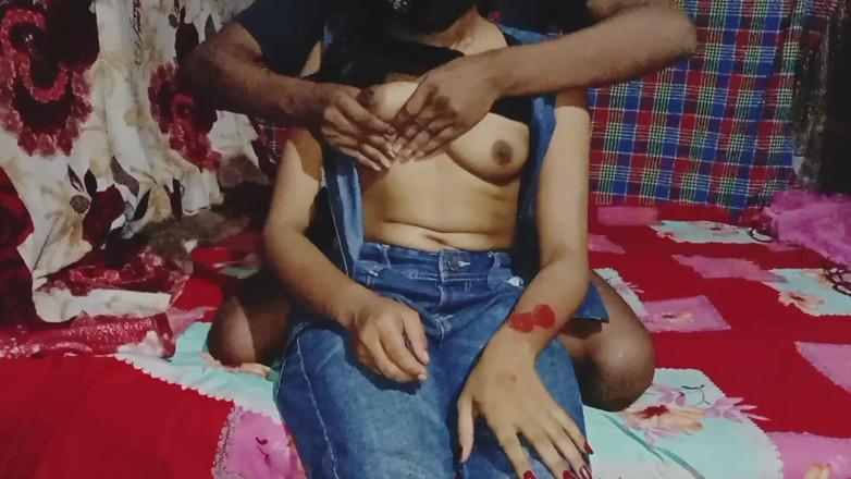 Deshi women: Fată studentă de 18 ani face sex pentru prima dată cu...
