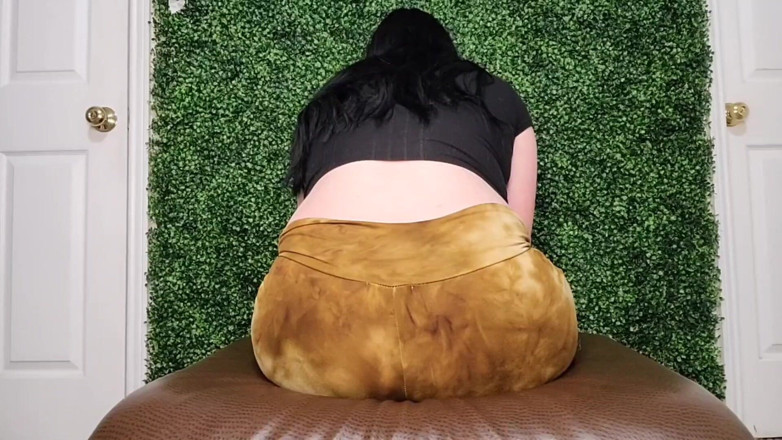 Julia Ryan: Acho que ele não se importa