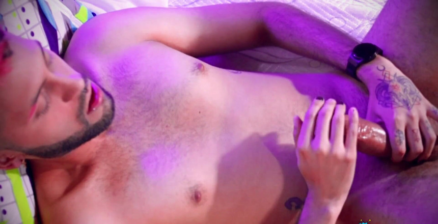 Camilo Brown: Leidenschaftliche masturbation mit abspritzen in zeitlupe